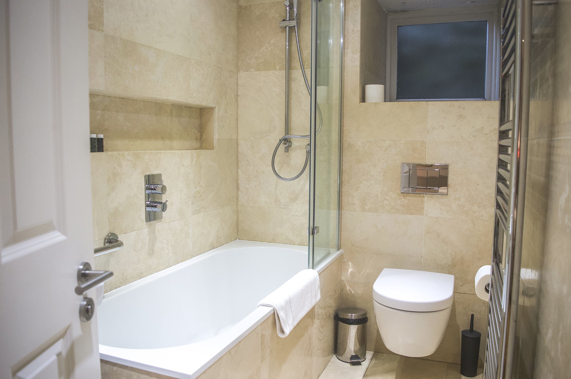 room9_bath.jpg