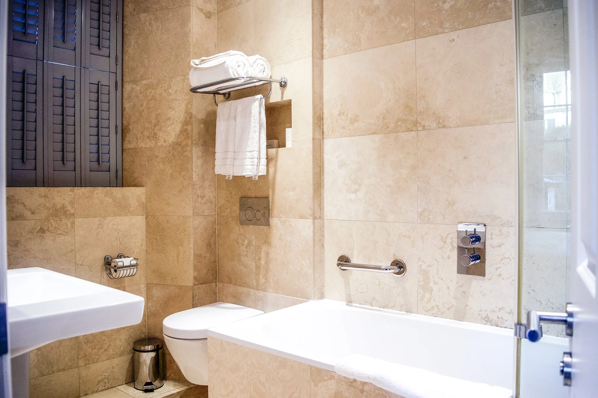 room5_bath.jpg