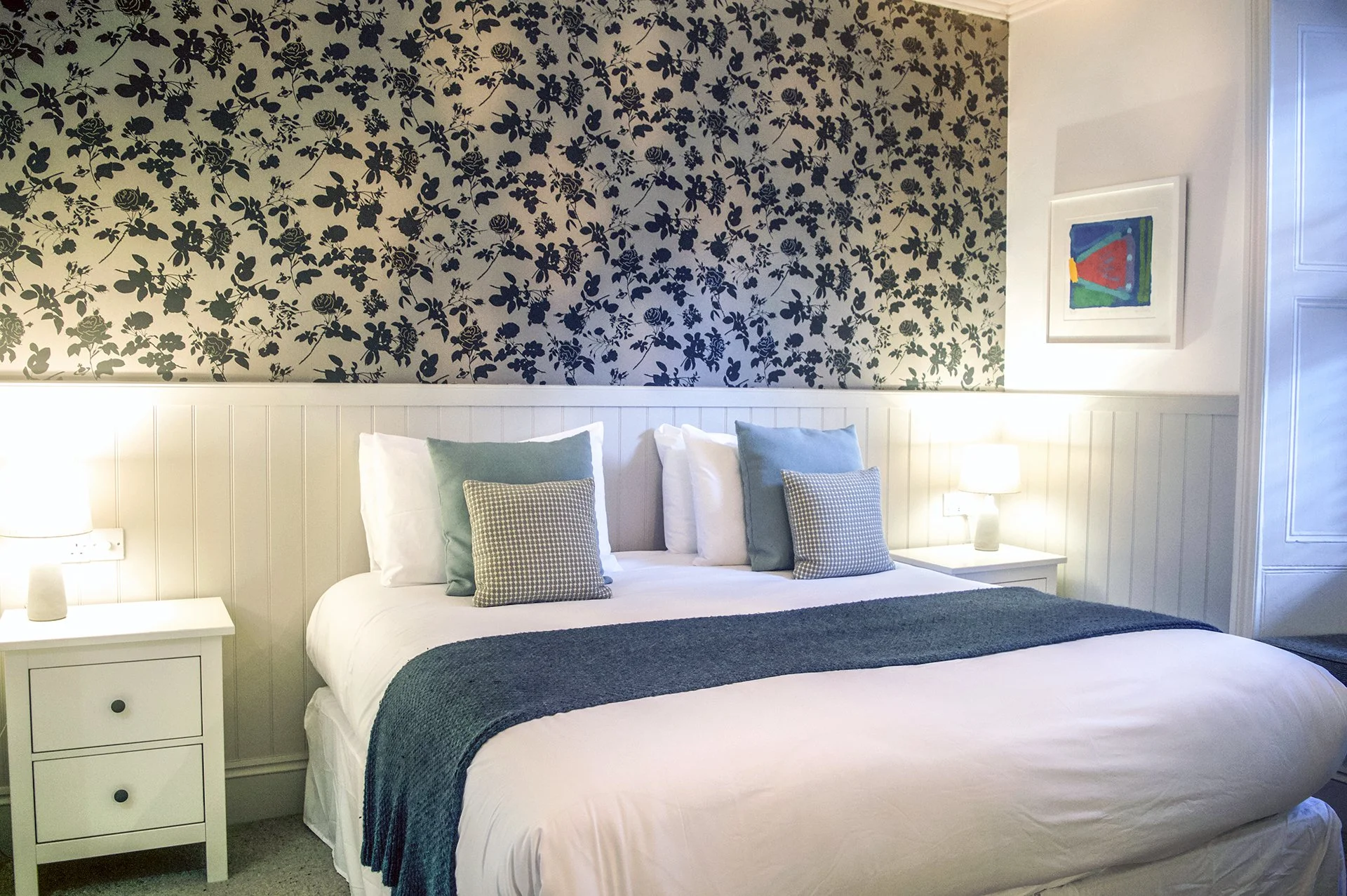 room7_bed.jpg