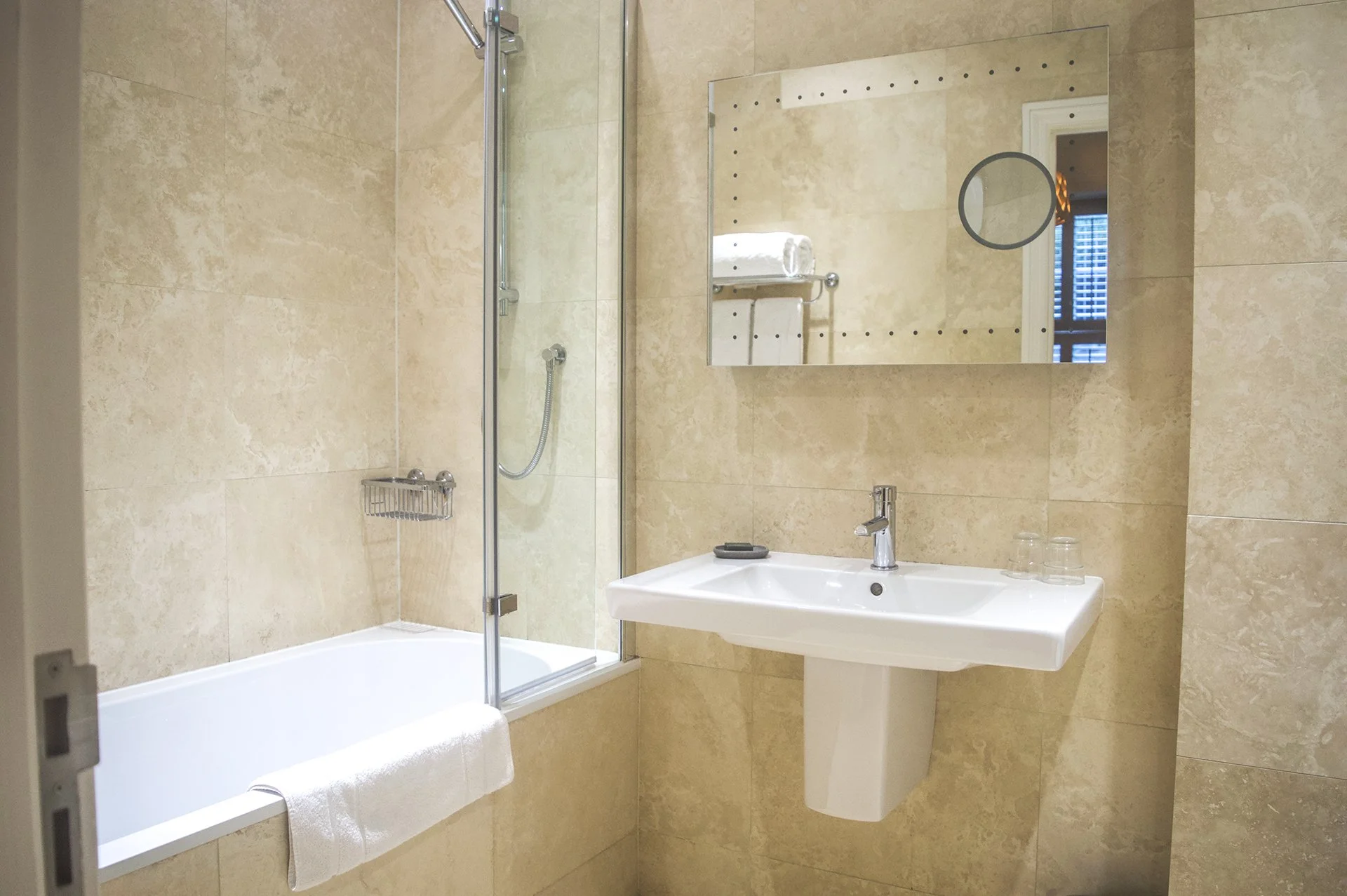 room7_bath.jpg