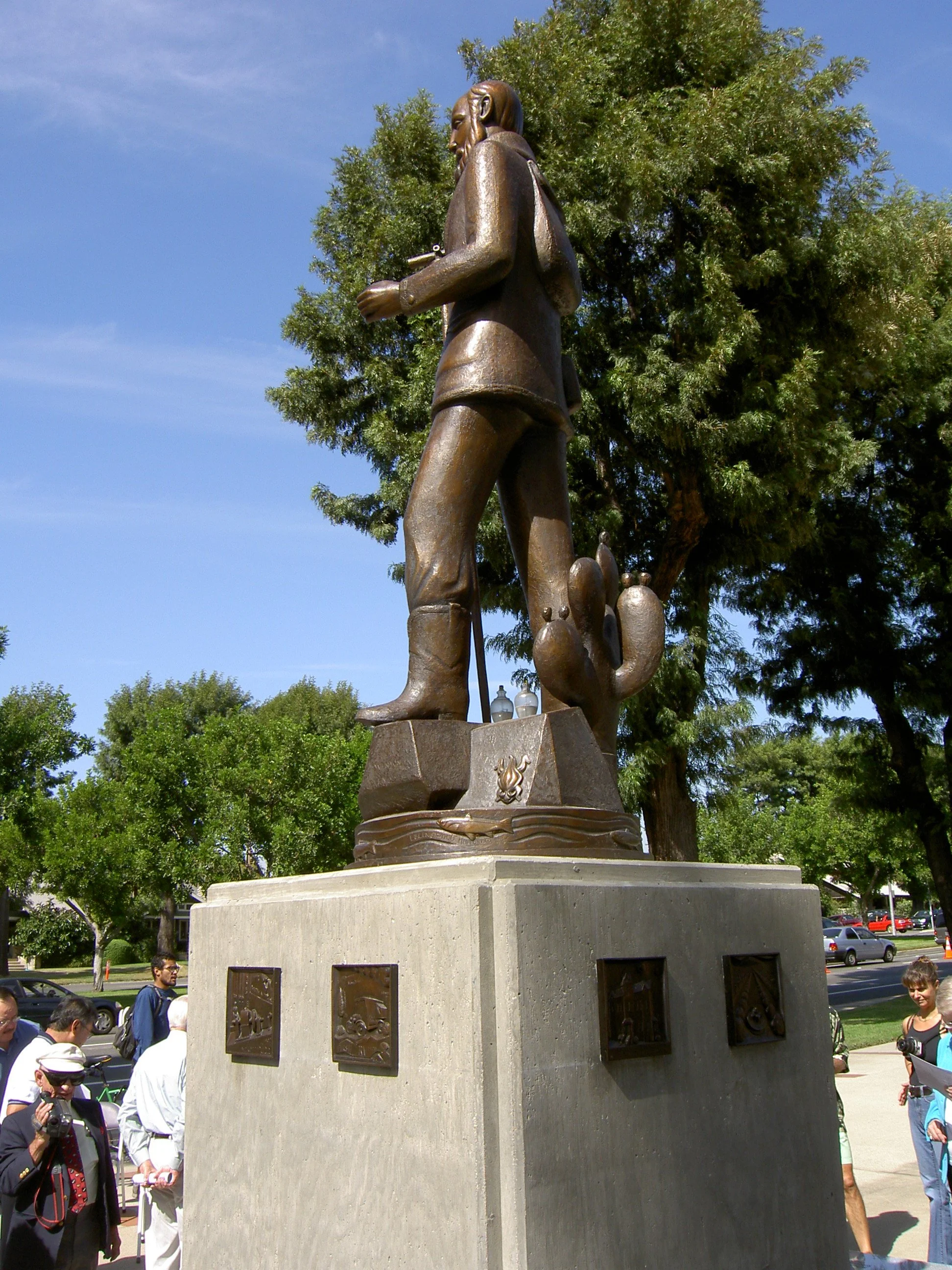 George Chaffey Statue 030.jpg