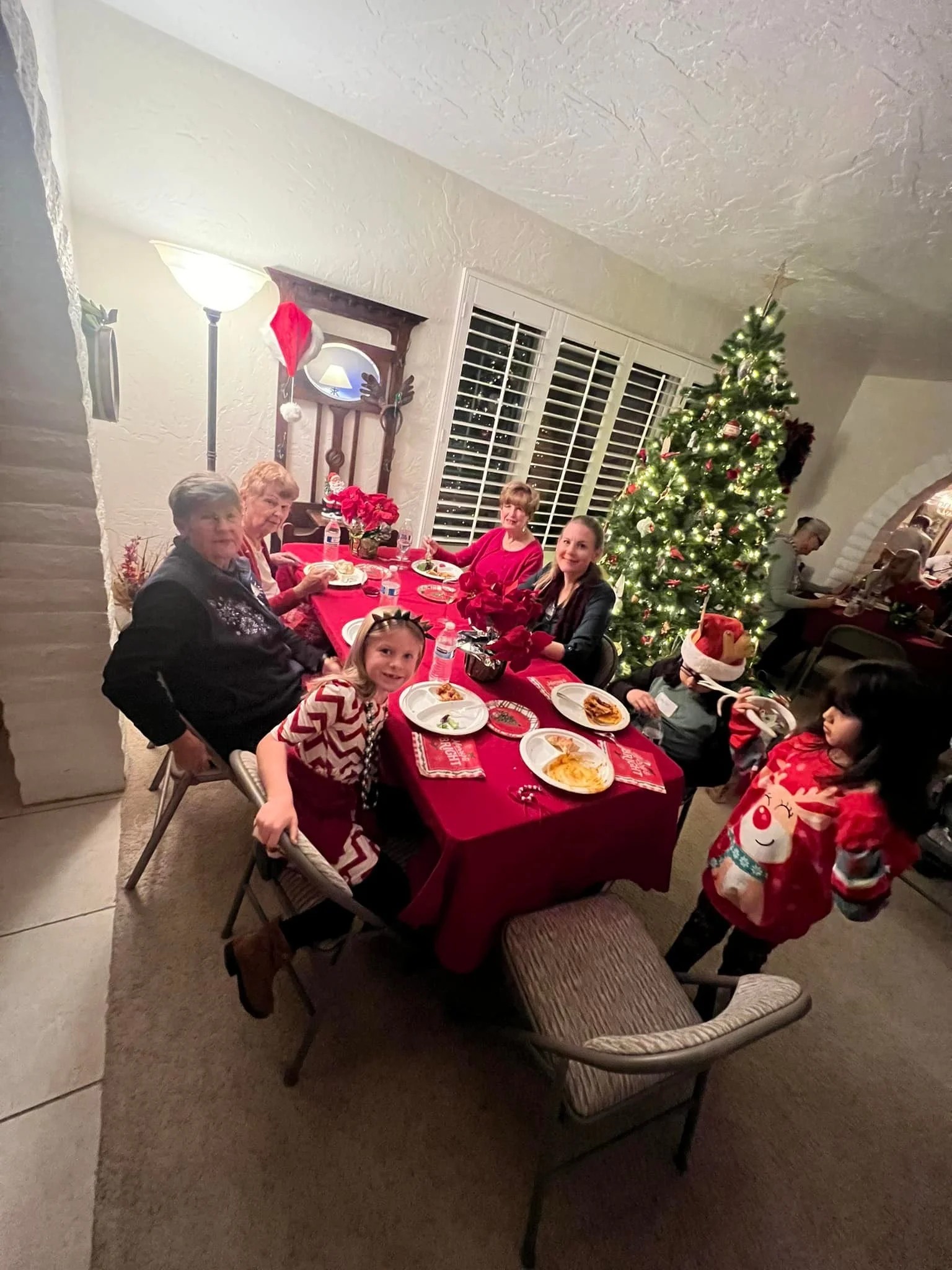 Kids table Christmas 2023.jpg