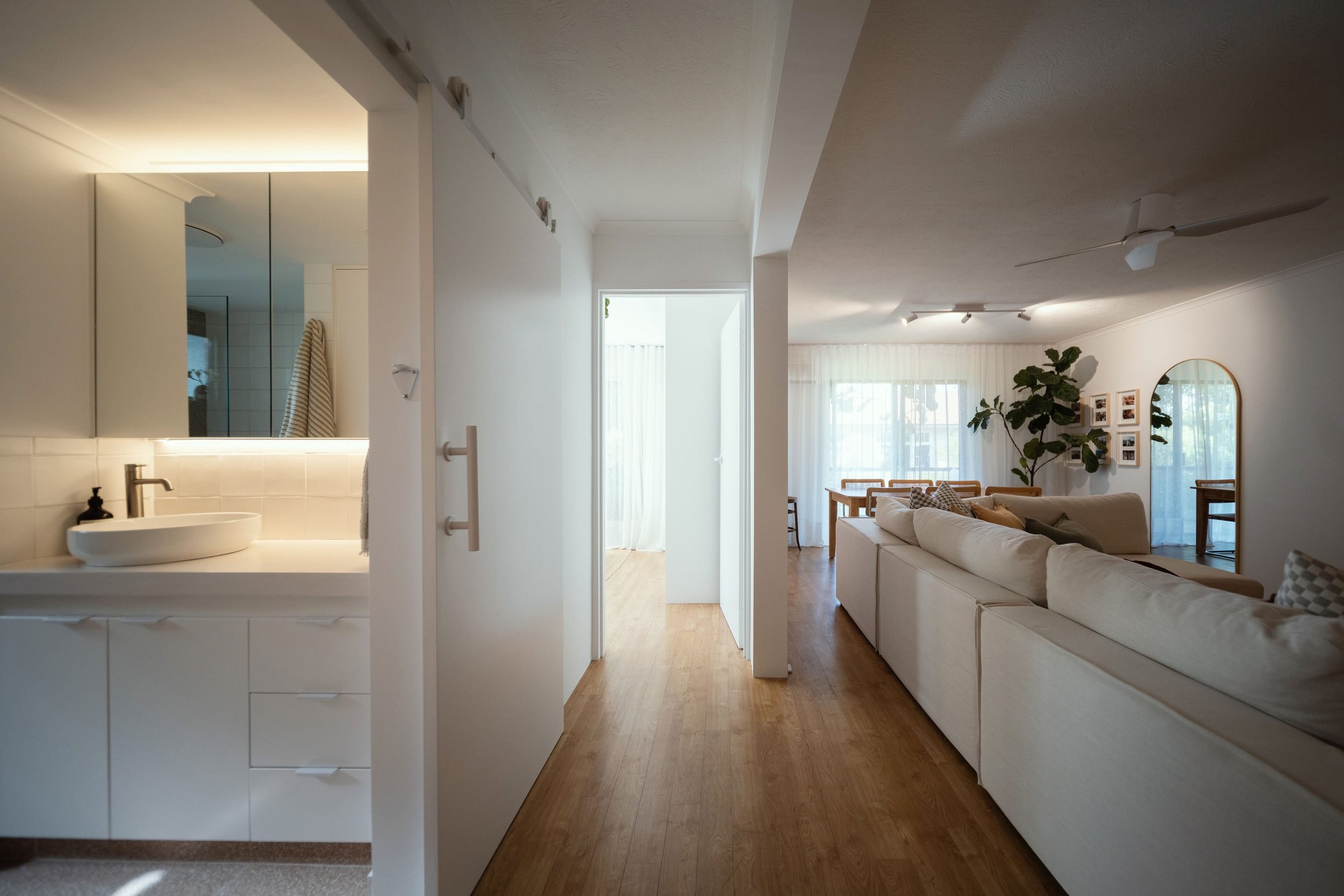 brisbane-interior-design-toowong-apartment-hallway-01.jpg