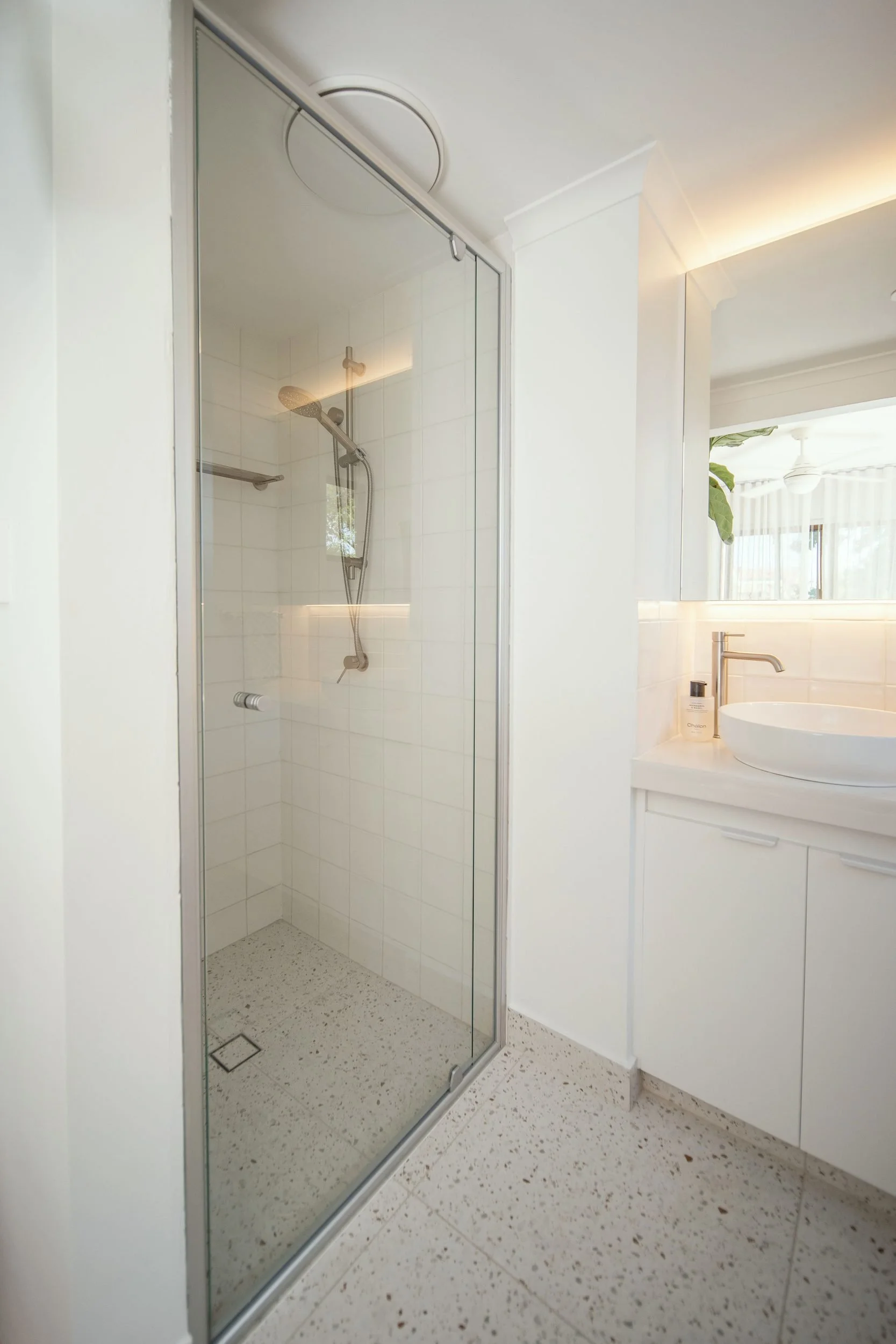brisbane-interior-design-toowong-apartment-bathroom-05.jpg