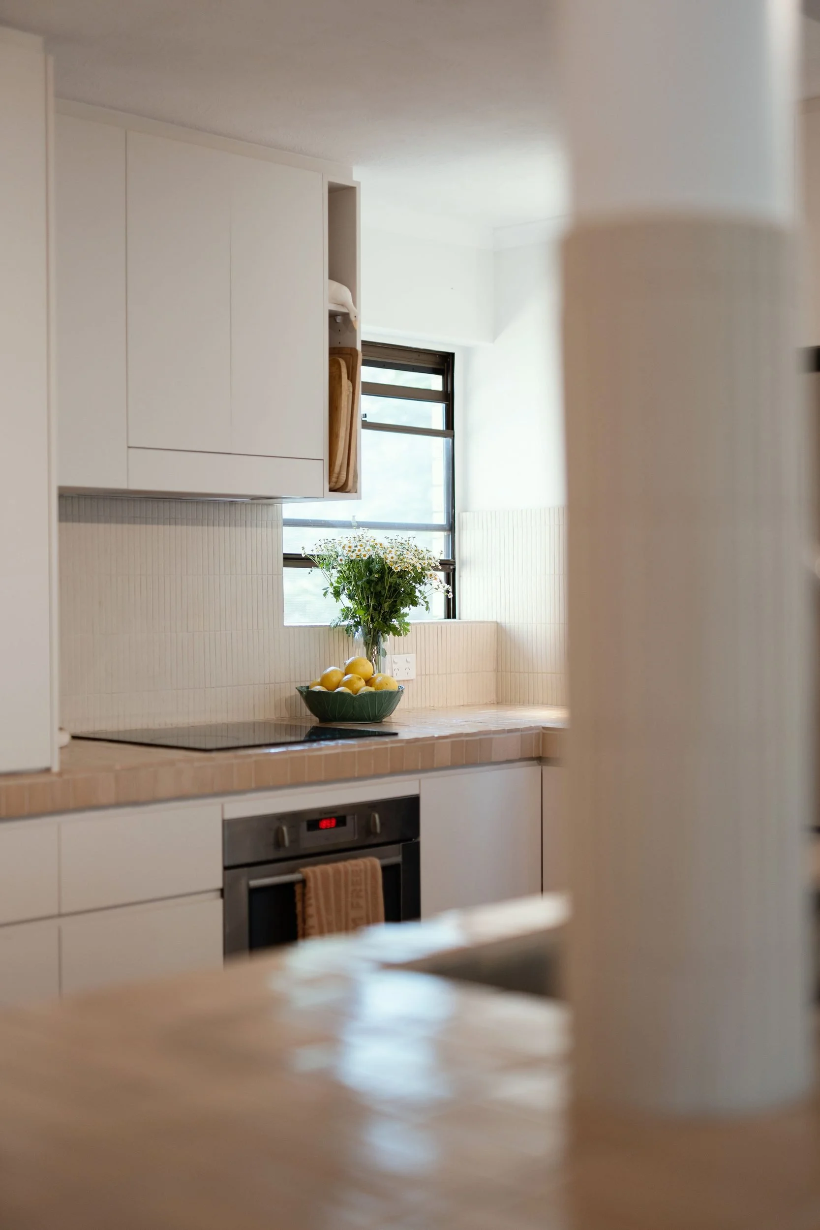 brisbane-interior-design-toowong-apartment-kitchen-04.jpg