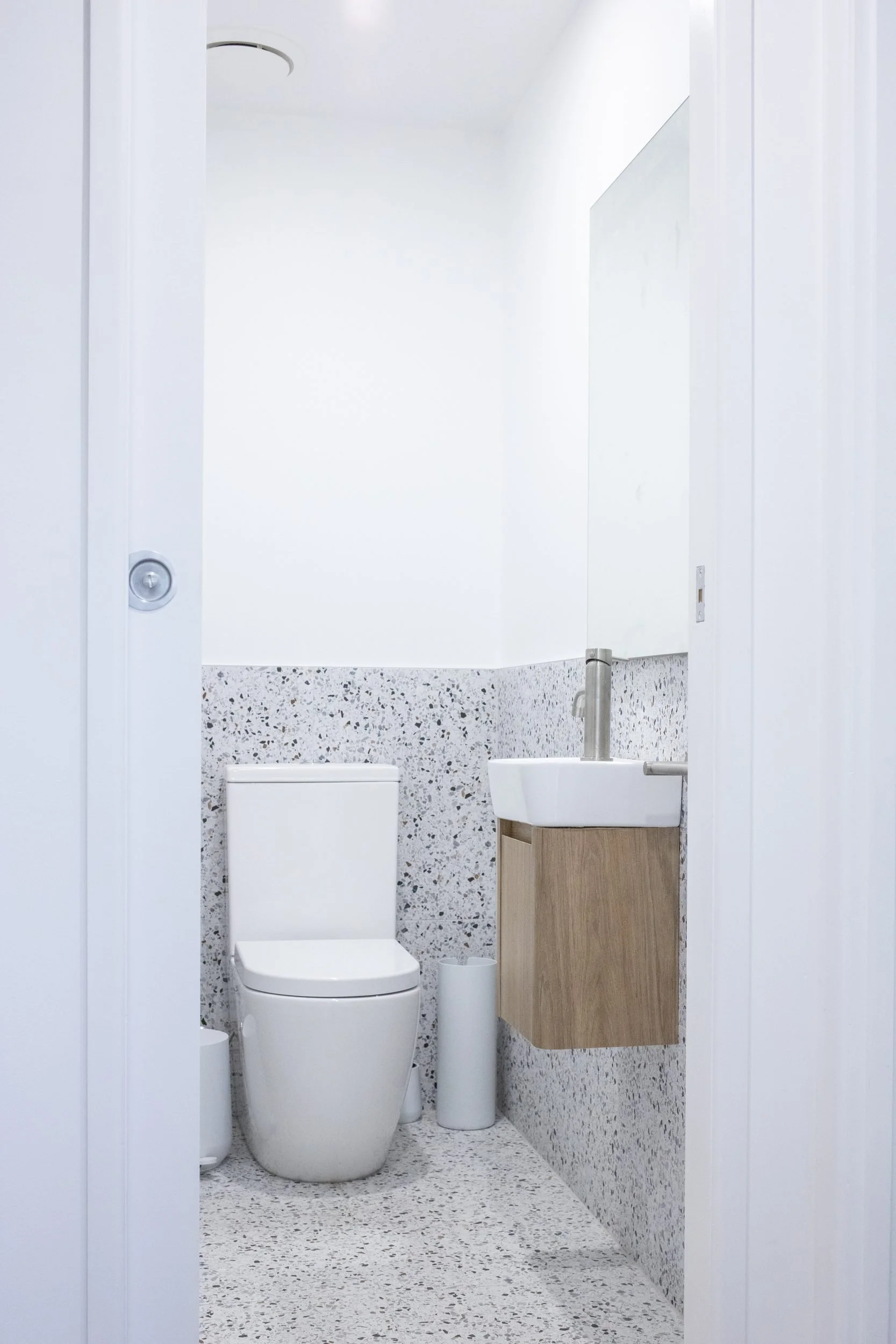 brisbane-interior-design-toowong-residence-powder-room-01.jpg