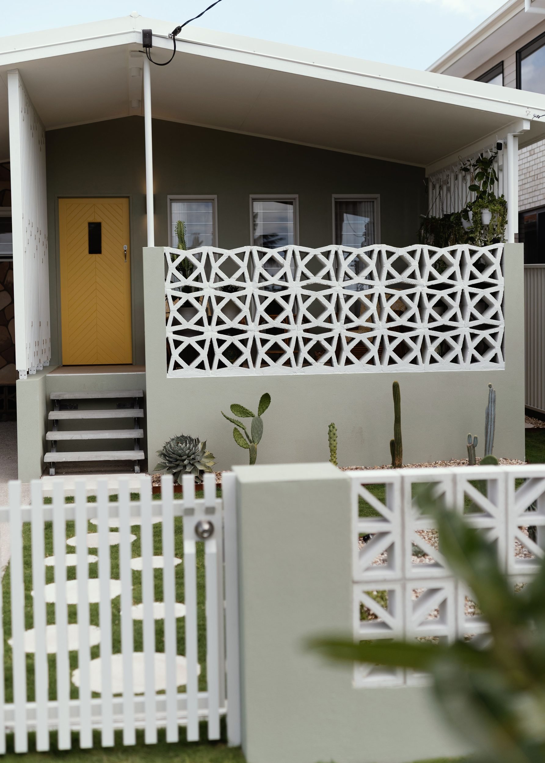 brisbane-interior-design-scarborough-facade-02.jpg