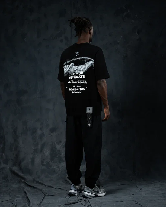 YOUT.CAMISETA.NEGRA.HOMBRE.webp