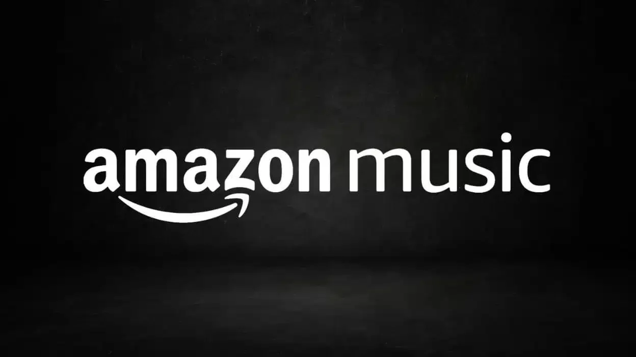 Das Bild zeigt das Logo von Amazon Music, mit weißem Schriftzug auf schwarzem Hintergrund.