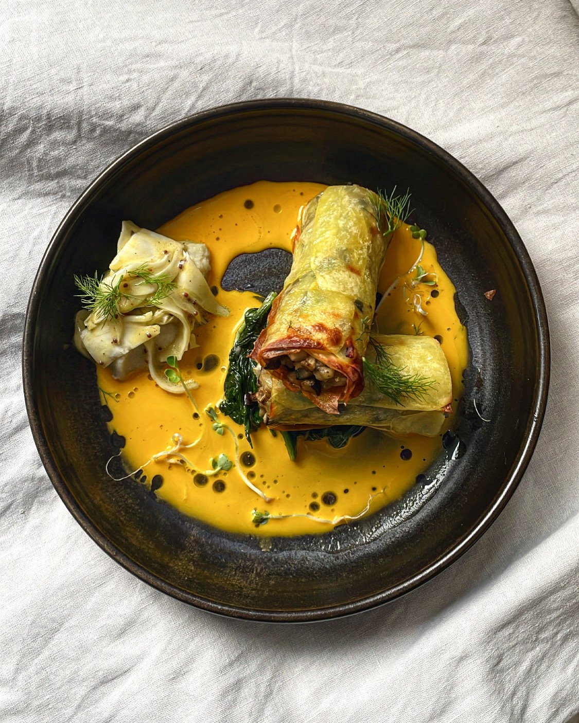 Aardappelcanneloni, worteljus en venkelsalade