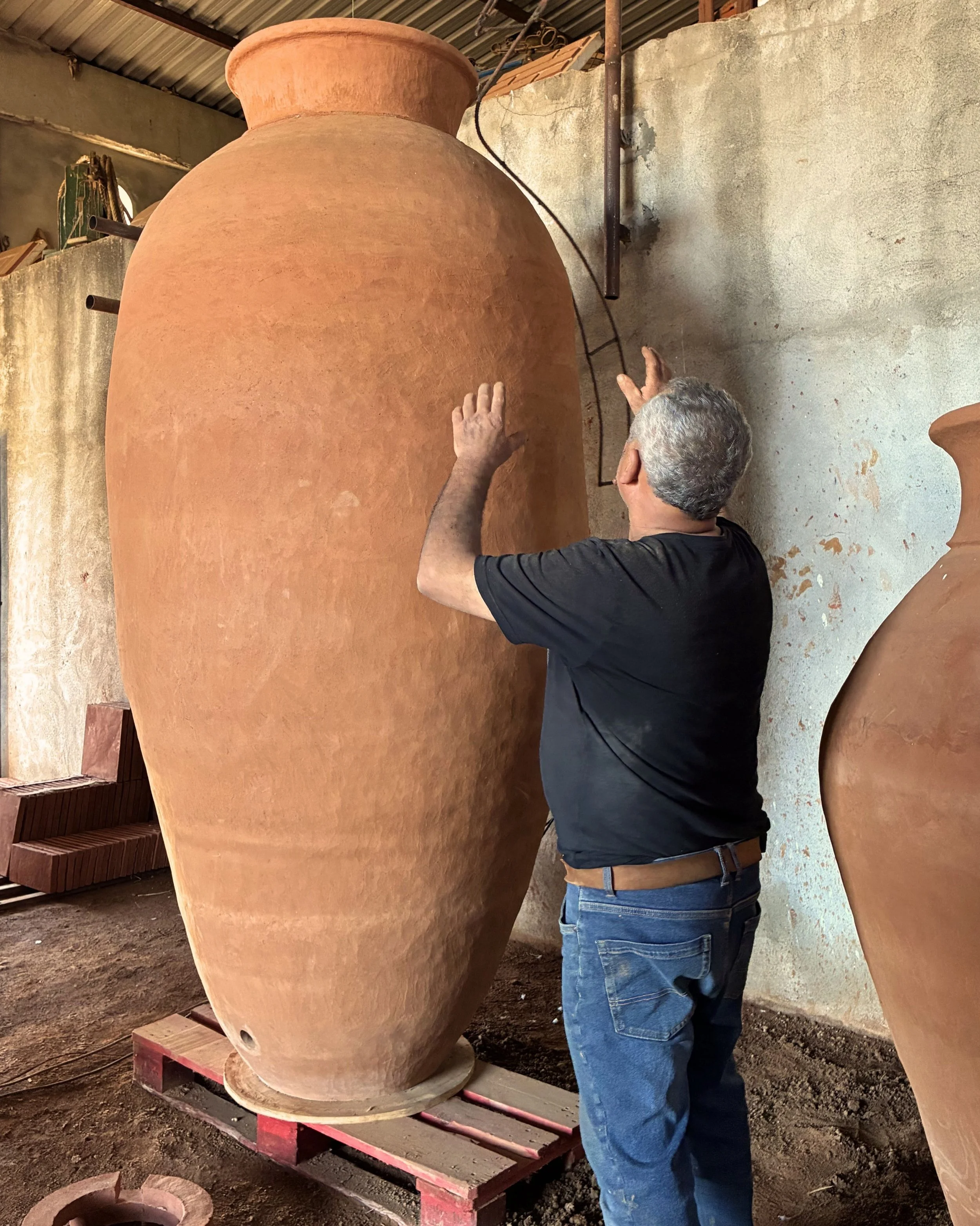 &ldquo;Everything can change: the clay, the spot in the cellar, whether it&rsquo;s cooler or darker, whether there&rsquo;s more of a draft, more humidity... and [there is] the sense of mysticism that pottery always brings us.&rdquo;

Teresa Caeiro le