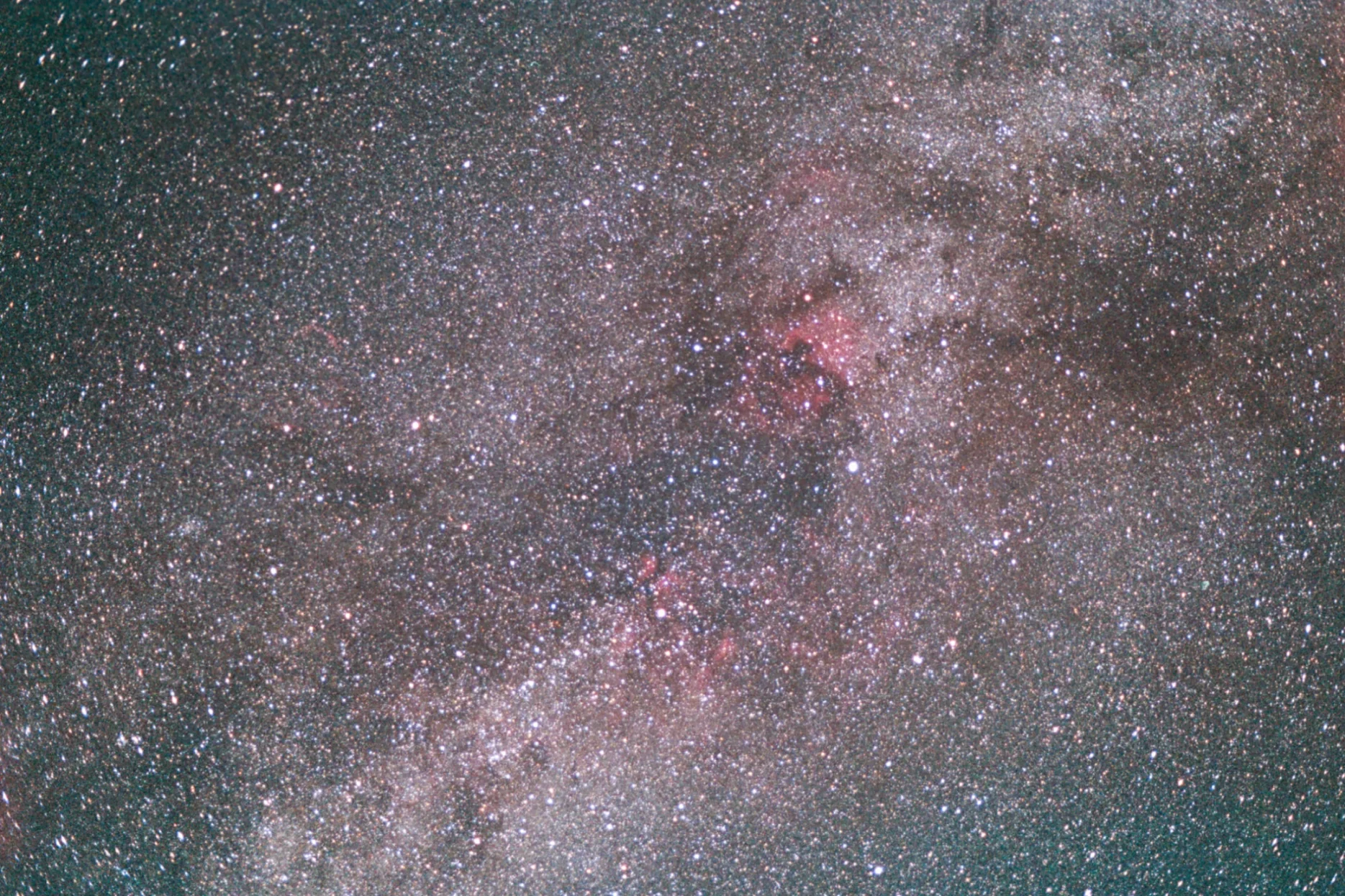 Cygnus |
Camera: Minolta XD 5 |
Lens: Minolta Rokkor 50mm f/2 |
Film: Fujifilm Superia 400 |
Exposure time: 5 min @f/2 |
Location: Zselic, Hungary |
Date: 2021-09-10