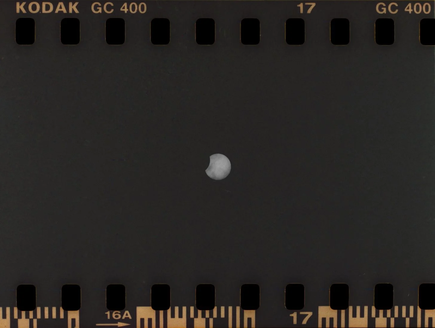 Partial Solar Eclipse |
Camera: Chinon CE-3 Memotron |
Lens: Tair 3s 300mm f/4.5 |
Film: Kodak Gold 400 |
Exposure time: 1/1000 sec @f/16 |
Filter: Baader Sun Filter |
Location: Budapest, Hungary |
Date: 2022-10-25 |