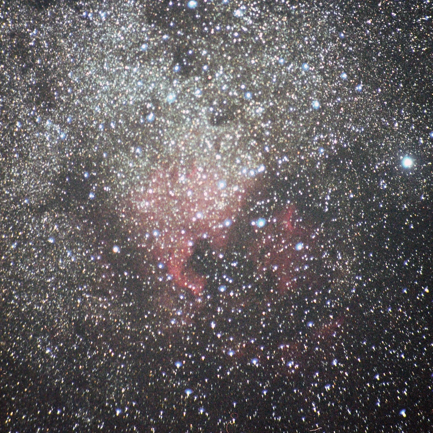 North America Nebula |
Camera: Pentacon Six |
Lens: MOG Telemegor 300mm f/4.5 |
Film: Kodak Portra 400 |
Exposure time: 60 min @f/4.5 |
Location: Zselic, Hungary |
Date: 2022-07-22