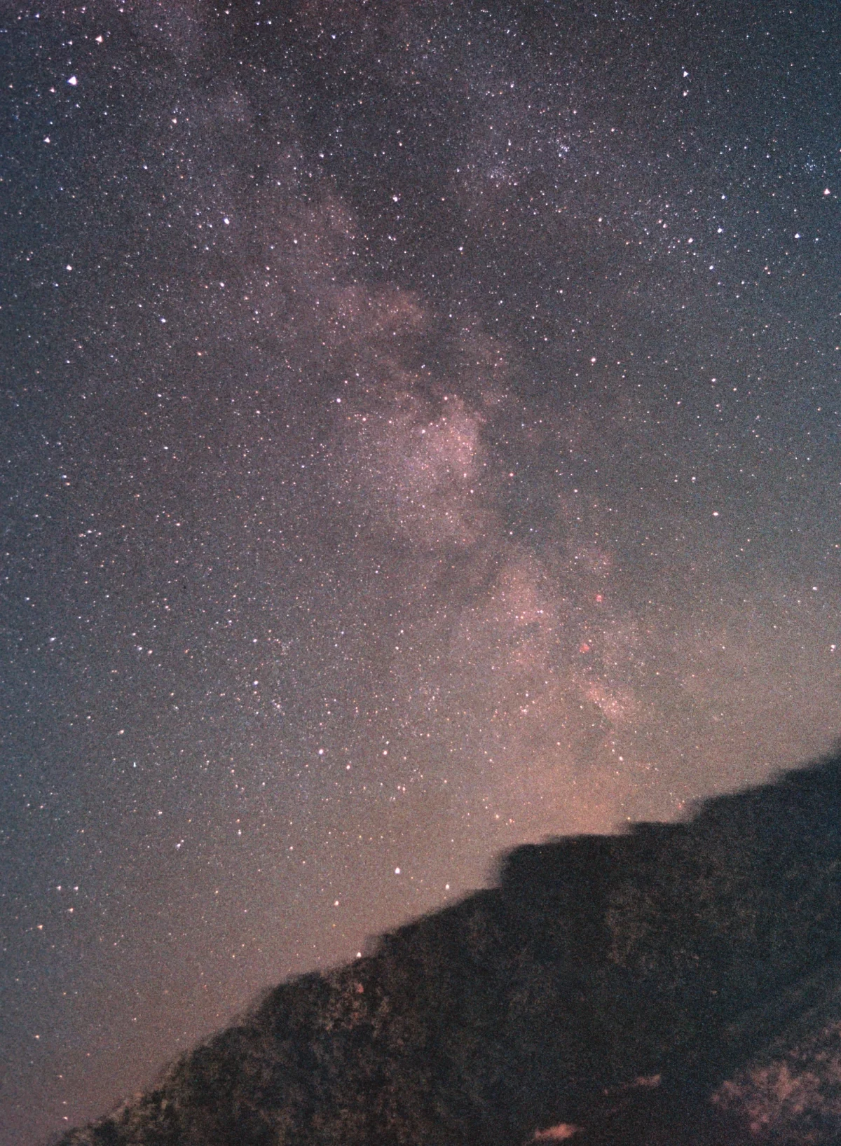 Milky Way |
Camera: Minolta XD 5 |
Lens: Minolta Rokkor 35mm f/2.8 |
Film: Fujifilm Superia 400 |
Exposure time: 5 min @f/4 |
Location: Zselic, Hungary |
Date: 2021-09-10