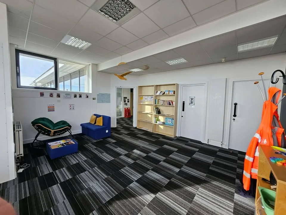This open, calm area provides a comfortable breakout space for individuals to relax, read, or enjoy quiet time. With soft seating and access to books and resources, it encourages independence while offering a peaceful environment between activities.