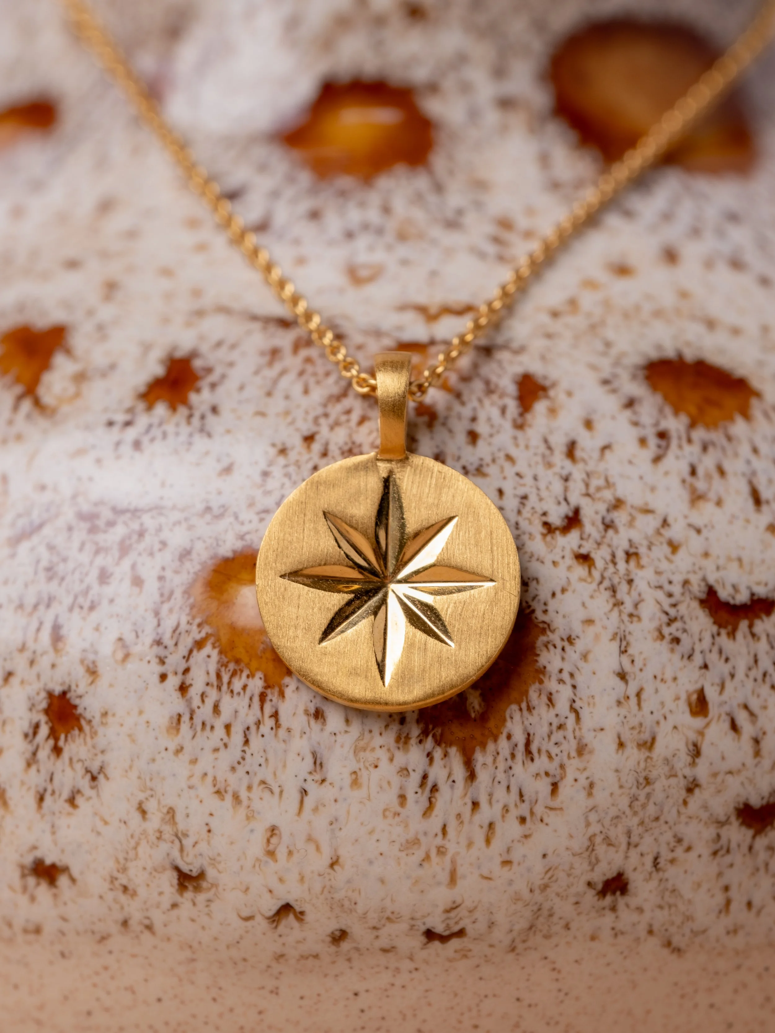jewellery-photography-gold-necklace.jpg