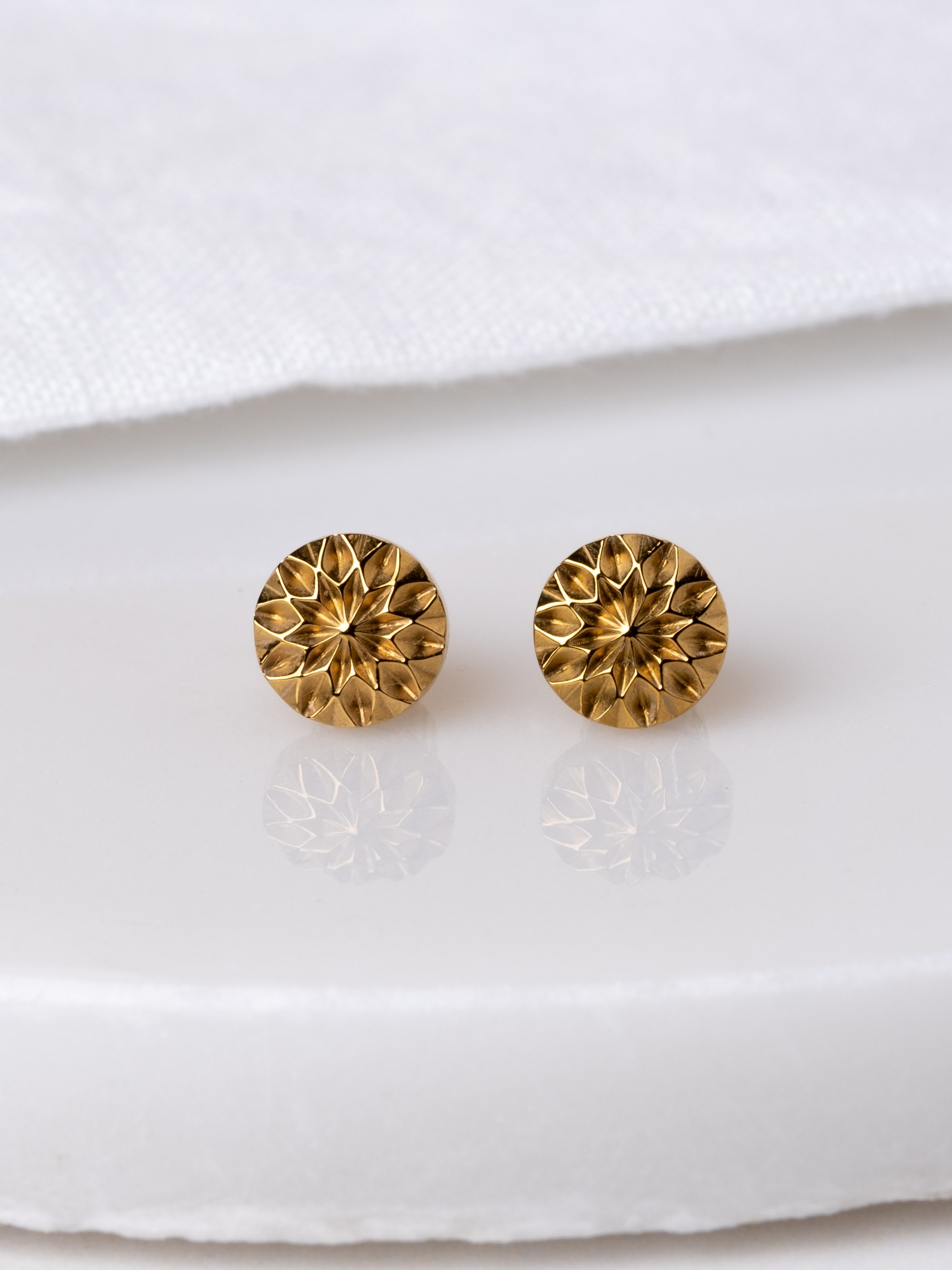 jewellery-photography-round-gold-earrings.jpg
