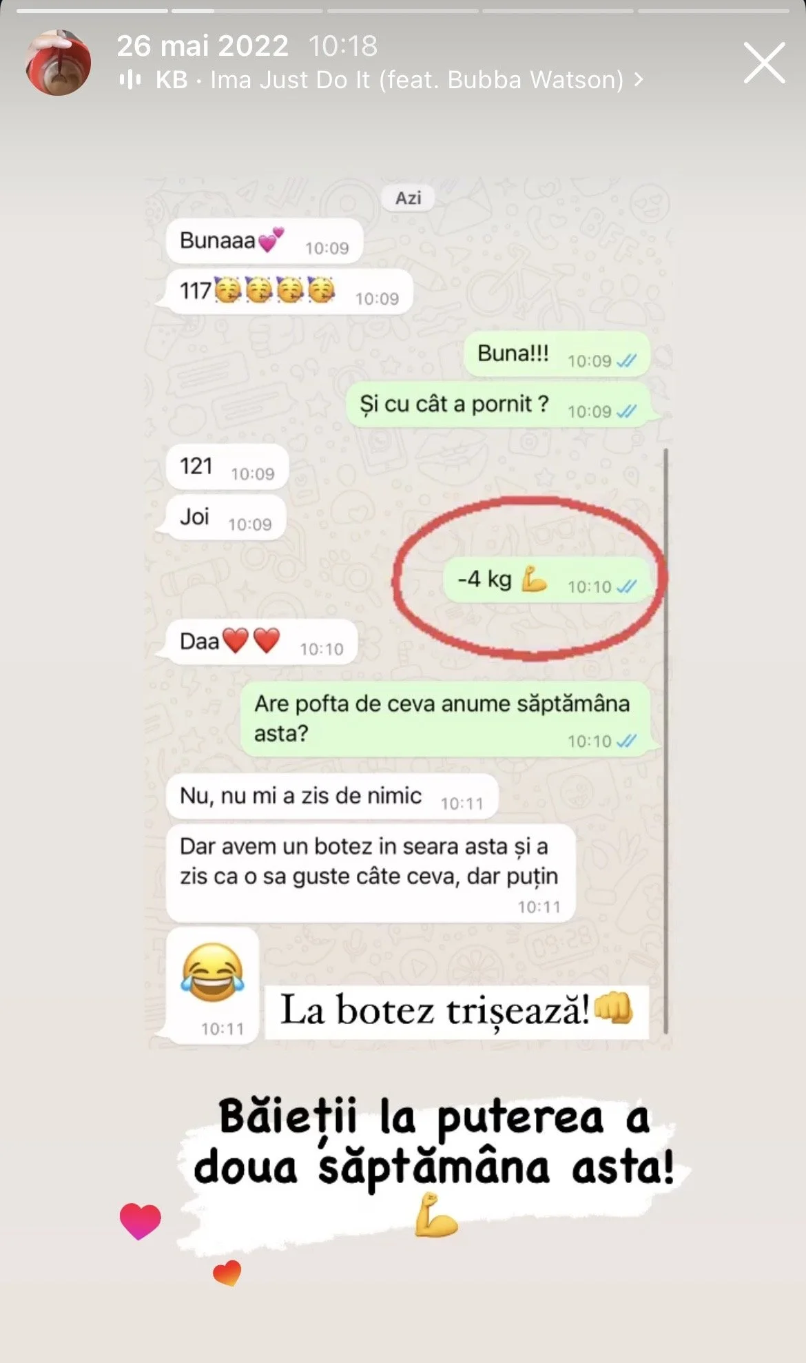 Chat conversation on a phone screen showing a weight loss progress update, with a message indicating a weight loss of 4 kg, and motivational messages about losing weight after two weeks.