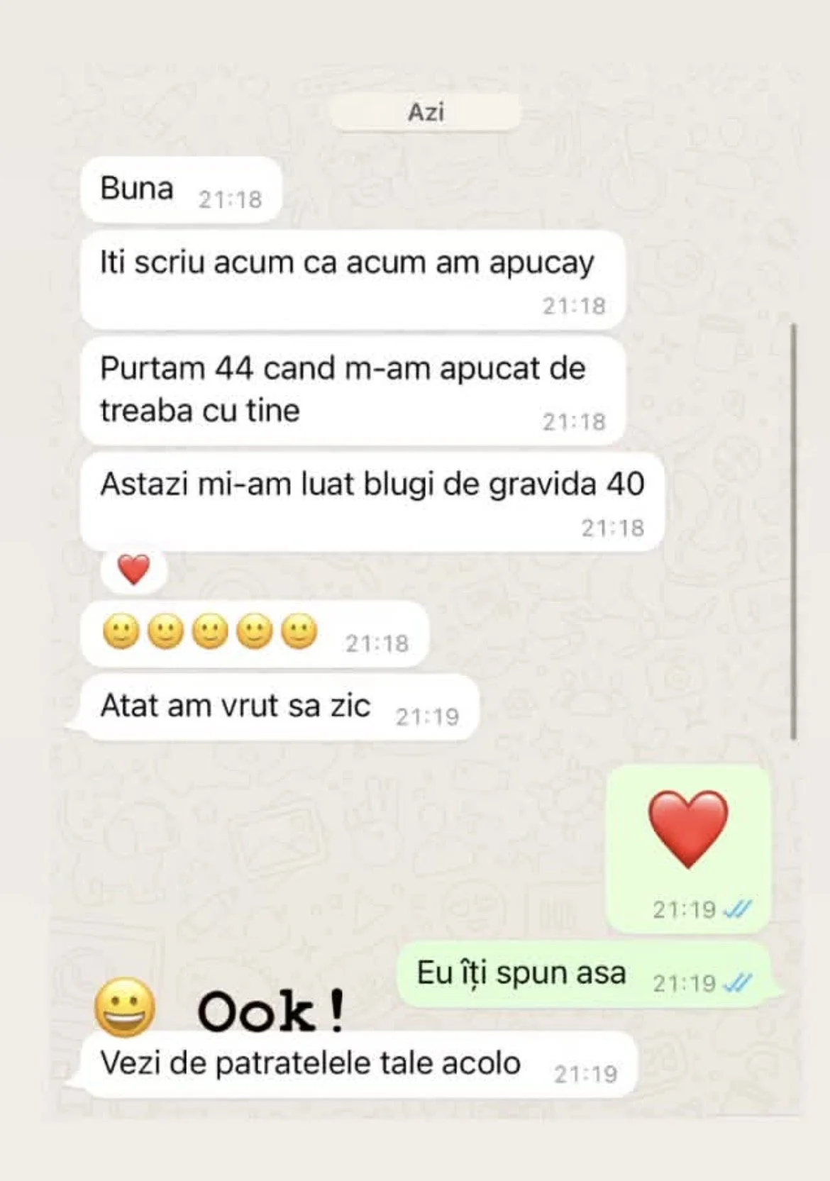 Screenshot of a WhatsApp conversation in Romanian discussing pregnancy, a love heart emoji, a smiling face emoji, and a message about showing baby bump pictures.
