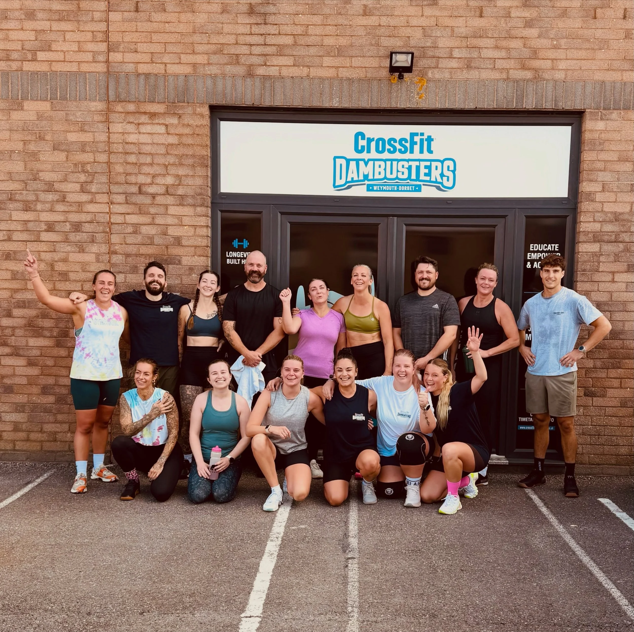 Ace workout programmed by coach Dave this morning. Members partnering no matter where their skills are or fitness level. No stress only good times. 
Fully coached group fitness to start the weekend 🙌🏻
#crossfitdambusters #crossfitinweymouth #educat