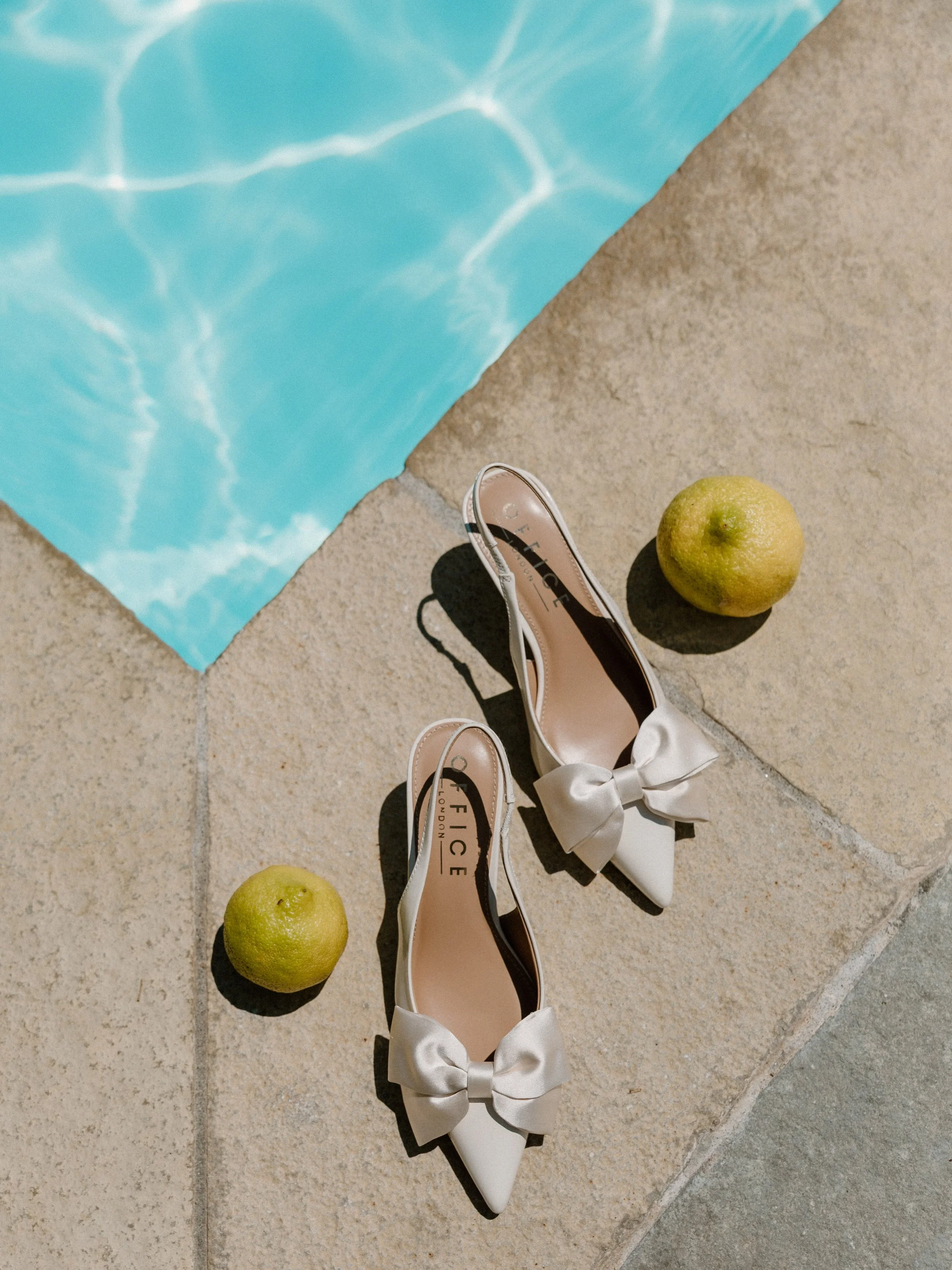 Italian details by the pool 🍋 

@amylouphotography 
@clique_visuals 
@borgodegliarancilecapanne 

Italian wedding photographer 
Tuscany wedding 
Destination wedding photographer