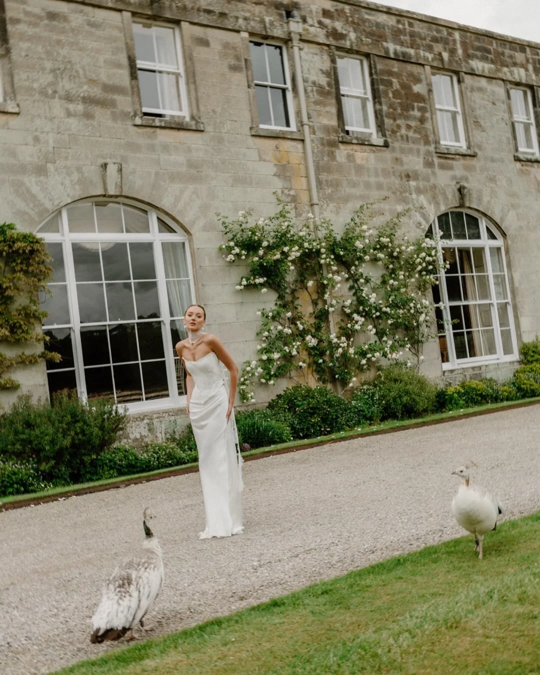 Ella 🤍

I adored this bridal look on Ella! Editorial vibes all day long x

@amylouphotography 
@lvbridalstudio 
@birdsall.house 
@bloomandbridal 
@ellasofiax 
@contentbymeg 
@hairbytosetti 
@nataliejonesbridal