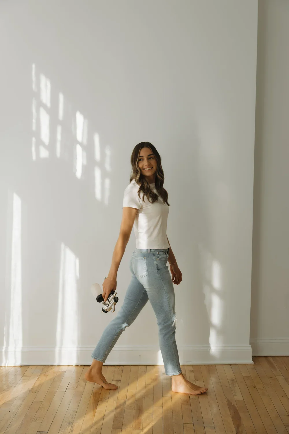 Avery from Saratoga Sun Spray tans walking with a spray tanner