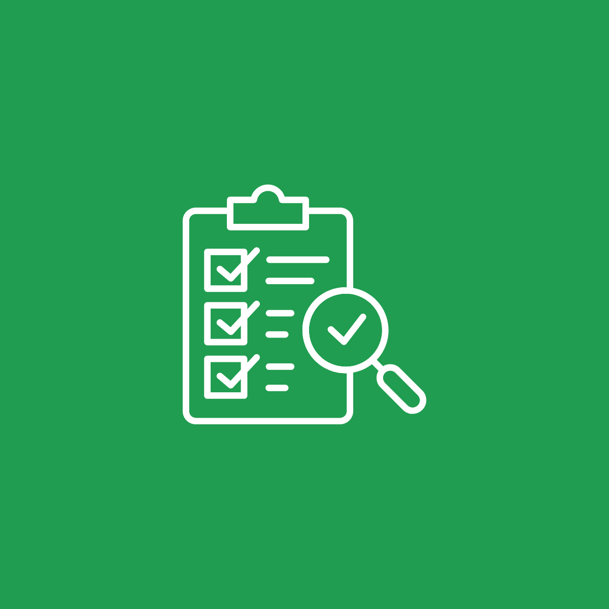 Icona di una lista di controllo con una lente di ingrandimento e una spunta, su sfondo verde.