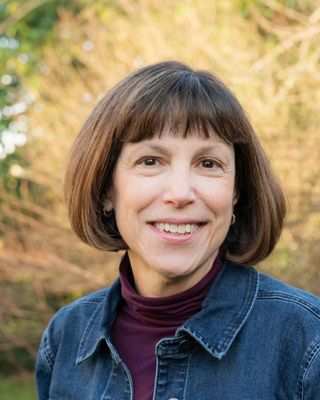 headshot of therapist Dina Elikan