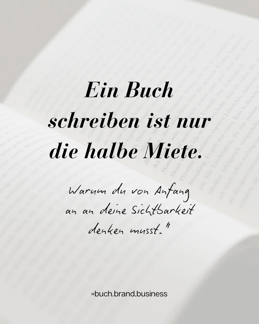 Ein Buch zu schreiben erfordert Mut. Es sichtbar zu machen, erfordert au&szlig;erdem noch eine eine Strategie und Know-how.

Ich sehe es so oft: Grandiose Buchideen/Geschichten verstauben in der digitalen Schublade, weil das Thema &bdquo;Sichtbarkeit