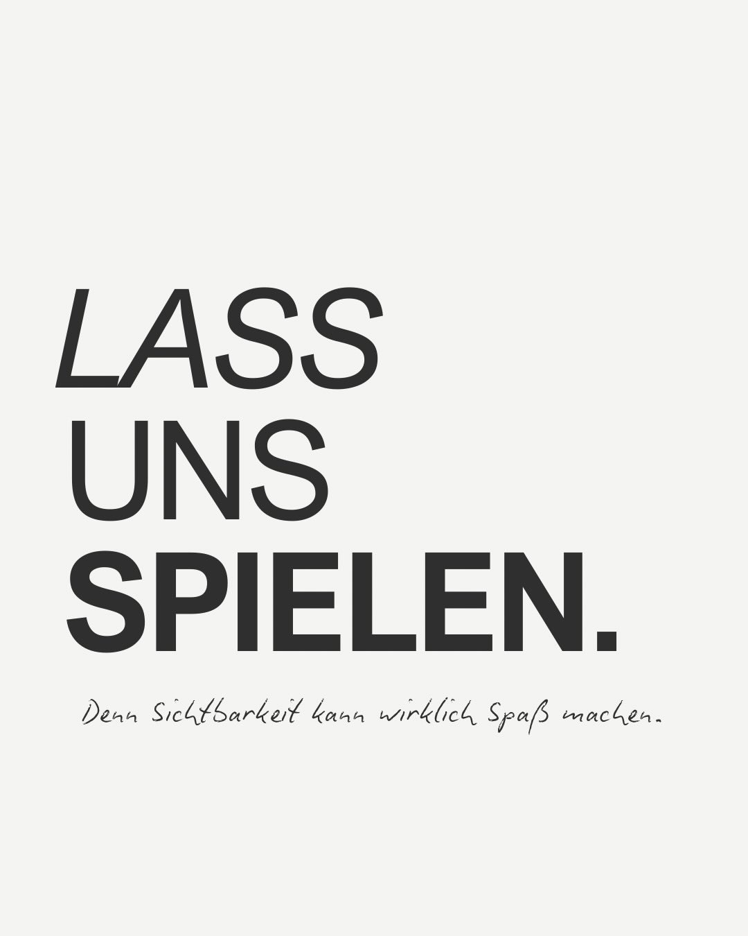Weisst du was f&uuml;r viele Autorinnen, viel &bdquo;schwerer&ldquo; ist, als das Buch zu schreiben?

Es nach au&szlig;en zu tragen. 
Das hat vorrangig mit &Auml;ngsten zu tun: 

Angst vor der Meinung anderer Menschen.
Versagens&auml;ngste. 
Vergleic