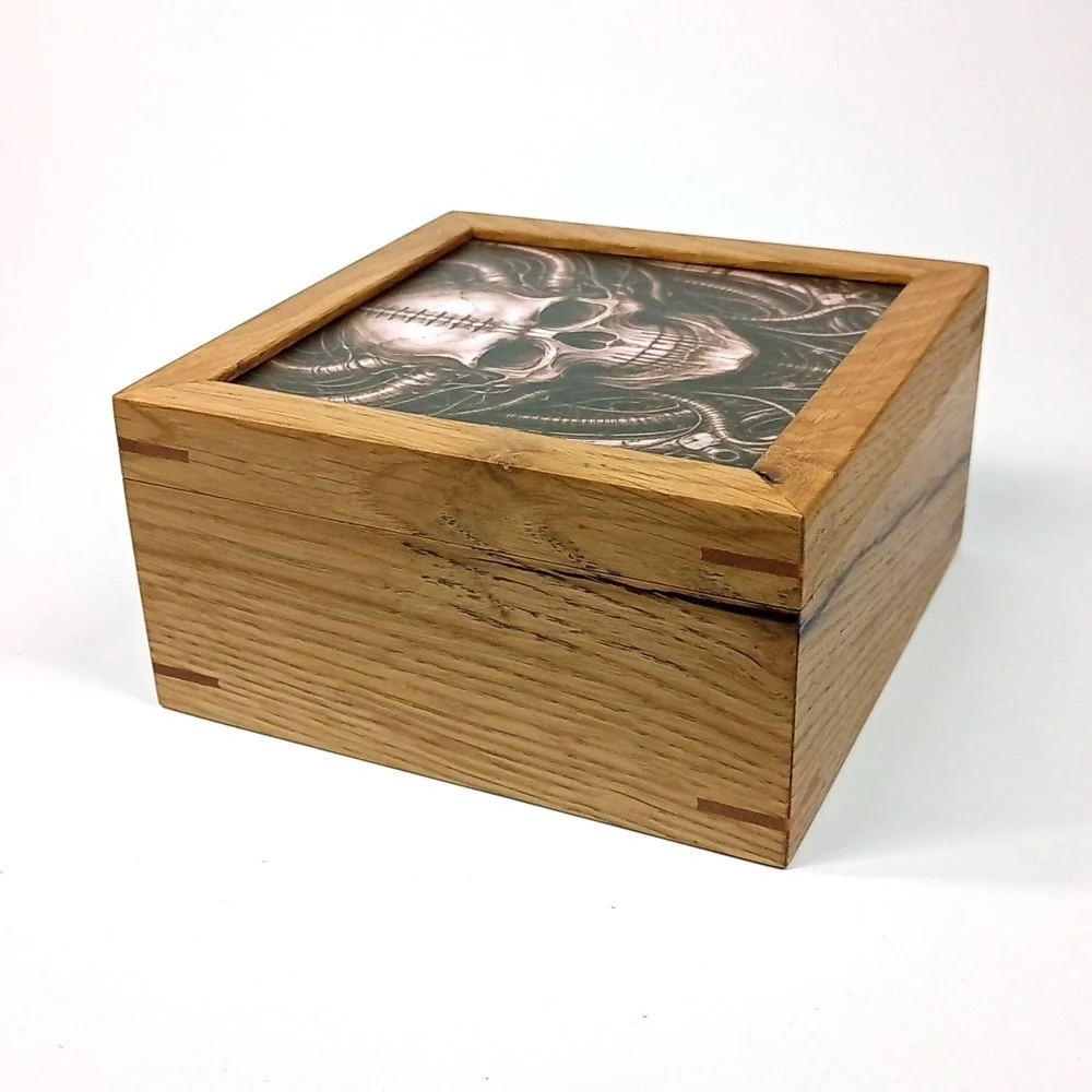 Oak keepsake box with Giger lid 03.jpg