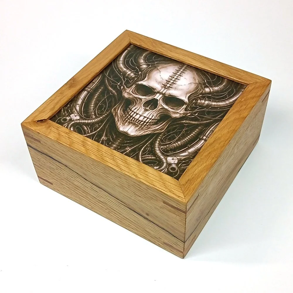 Oak keepsake box with Giger lid 02.jpg
