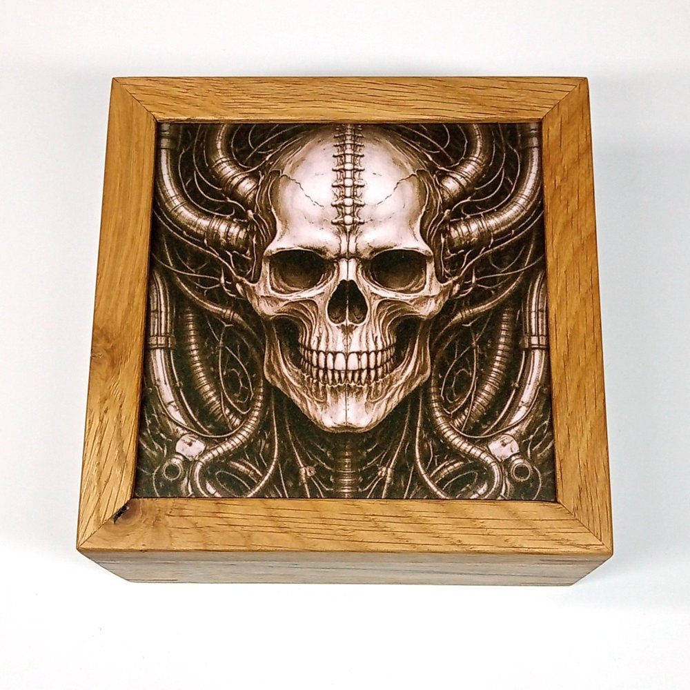 Oak keepsake box with Giger lid 07.jpg