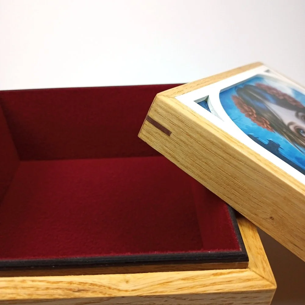 Ash keepsake box - Red girl 08.jpg