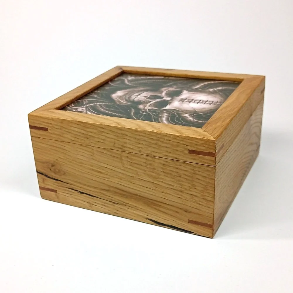 Oak keepsake box with Giger lid 05.jpg