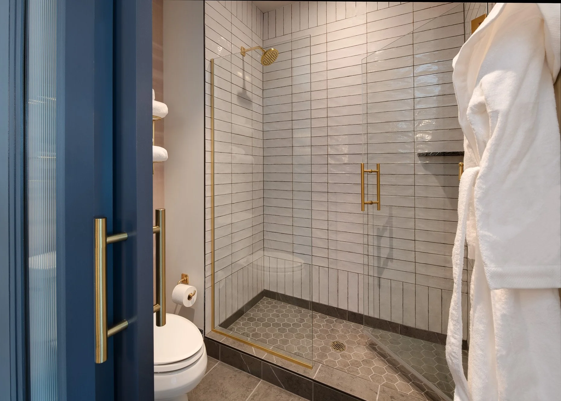 Clayton Lane hotel bathroom