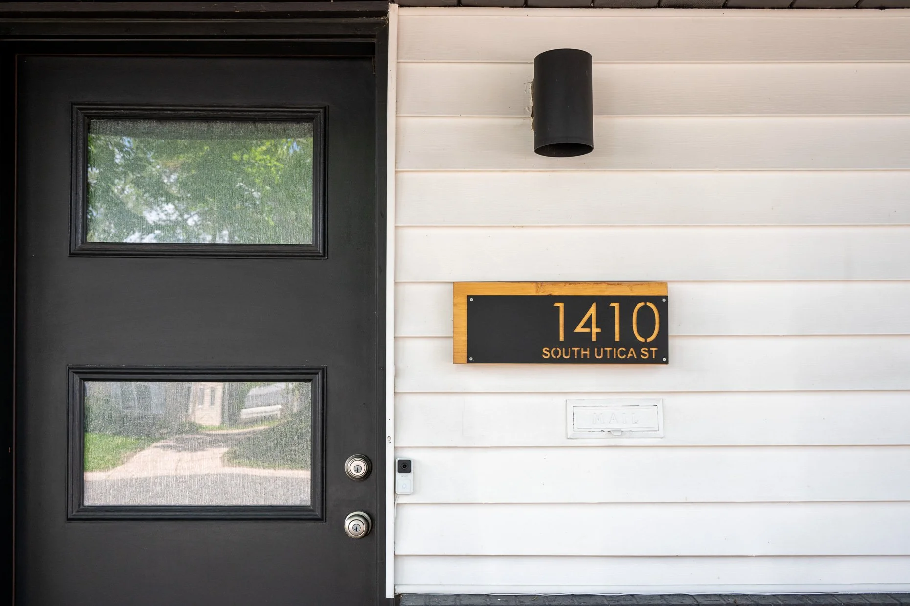 Mid-Century Modern exterior. (Copy)
