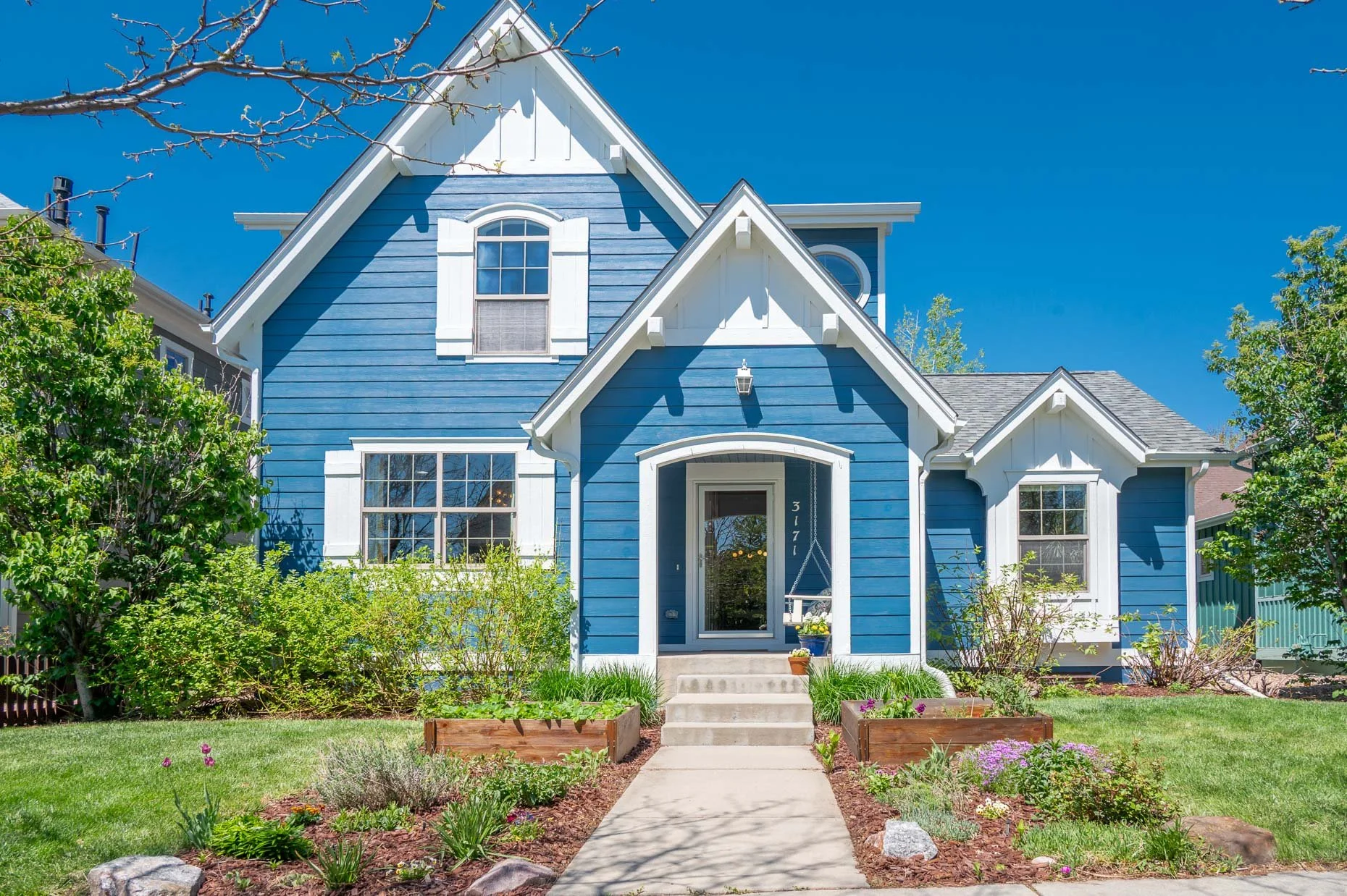 Cute exterior of home in Lowry