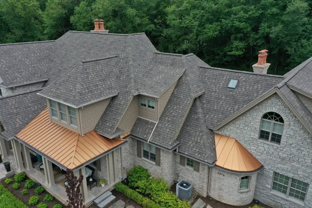 Oranssi carpenter using bench saw
