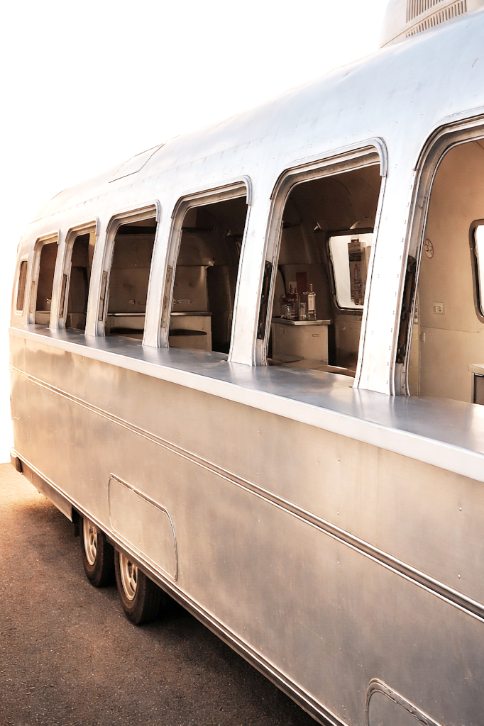 Airstream 31 pieds disponible à la location pour événements professionnels — EDENSTREAM