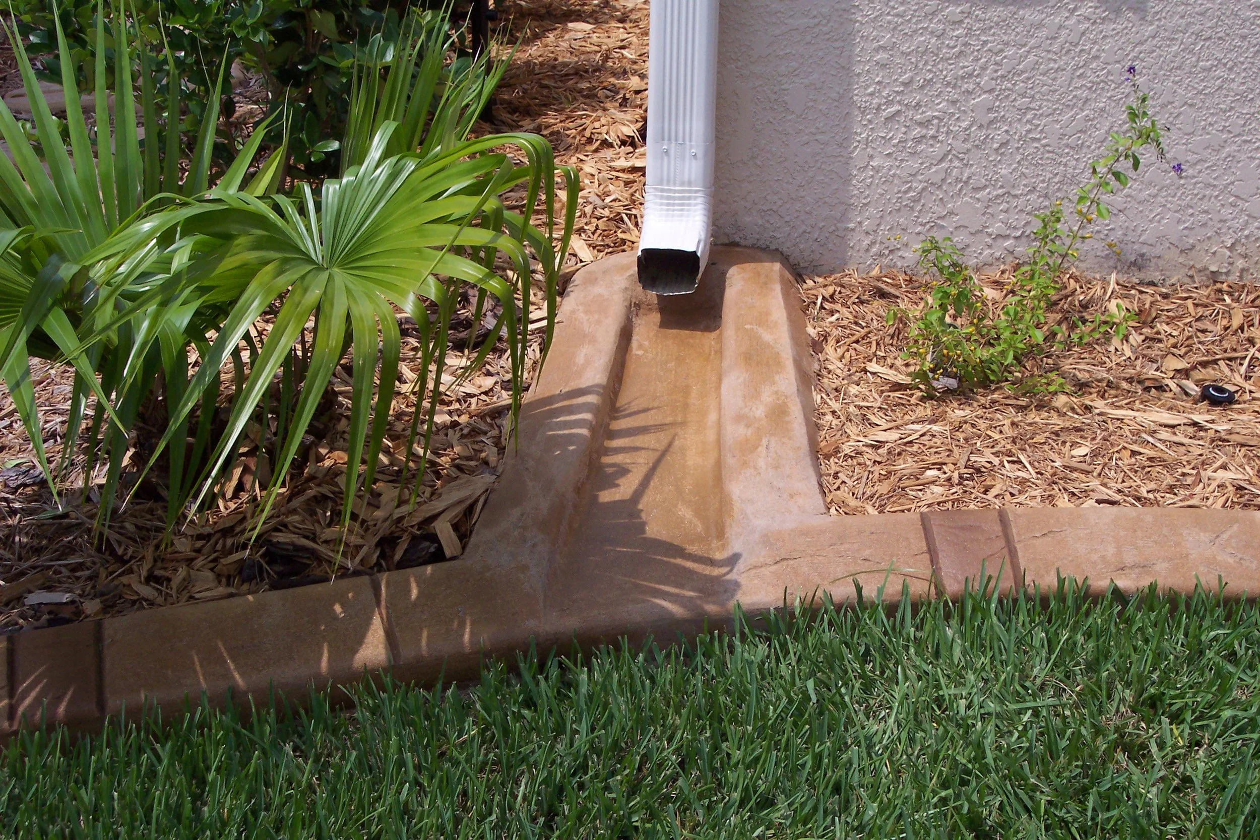 Rain Drain 1 - Straw Buff - Walnut Brown