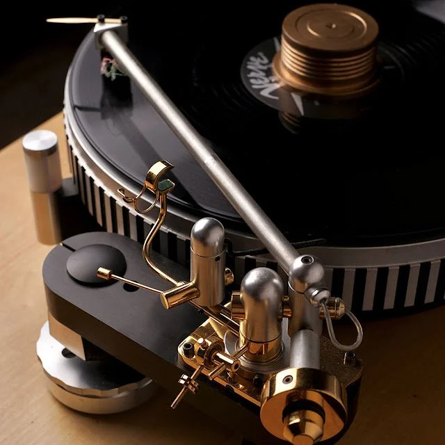 An Odyssey RP1-XG Tonearm on a Micro Seiki DQX-1000 turntable
