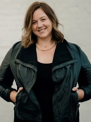 Ashlea Walton ('01)