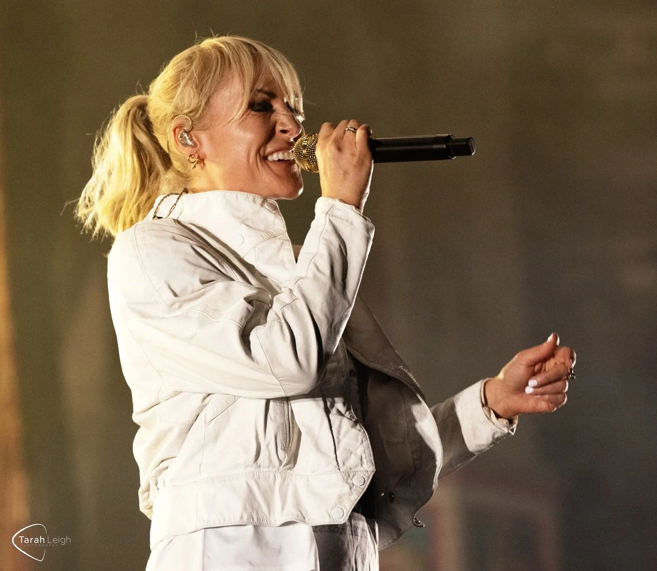 Metric, Broken Social Scene, and Stars Turn the Aragon Ballroom Into a Celebration of Friendship