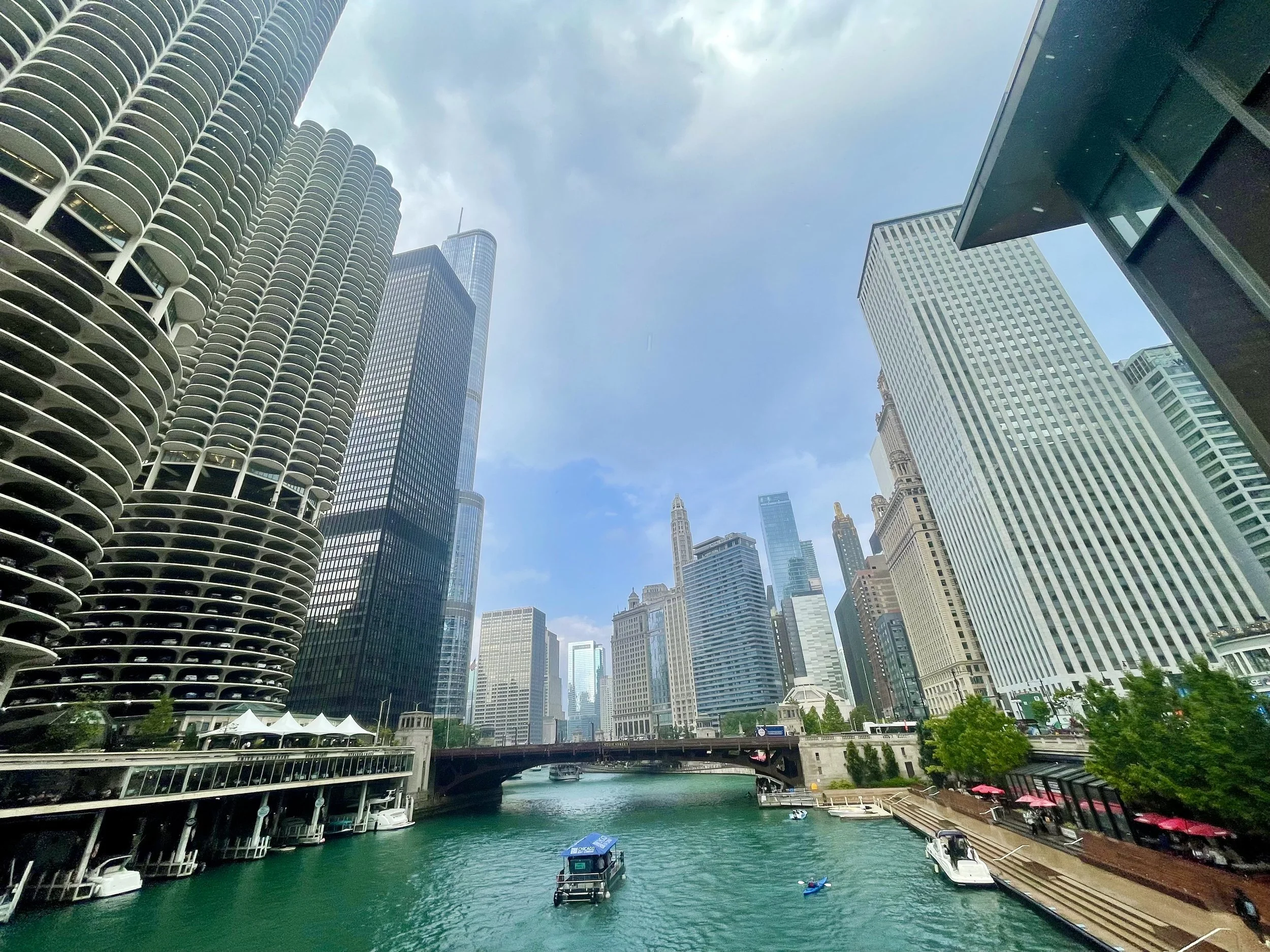 A view of the Chicago River from Dearborn Street, close to the House of Blues
