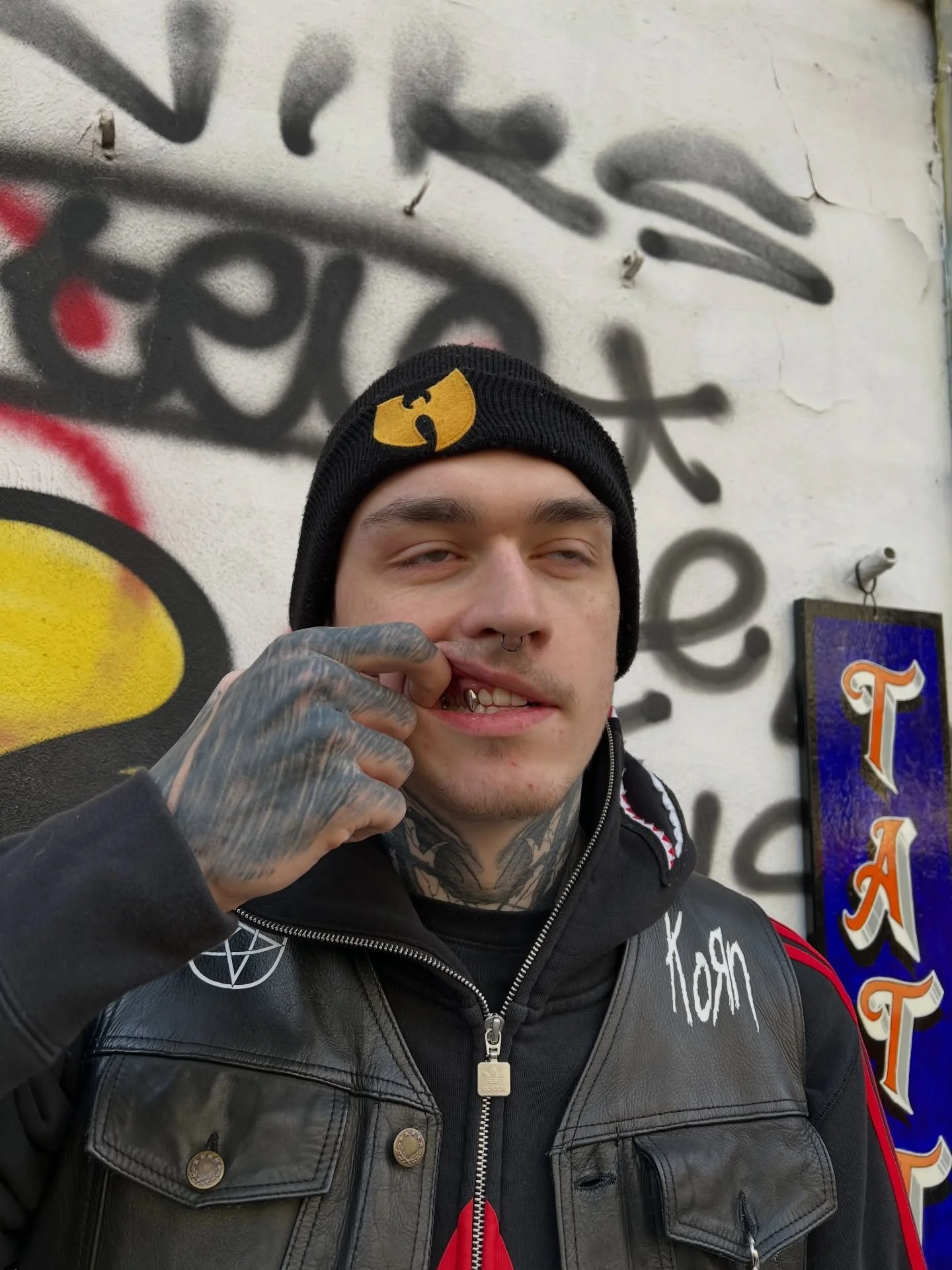 Some grillz made by our now RESIDENT grillz AND tattoo artist @grillzbyespino x @espinoxsiempre 🎉
All design welcome! From basic to more complex, anything is possible.

Feel free to come into the shop for a consultation or DM Oscar directly to book 