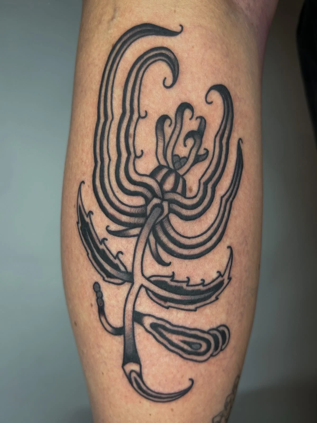 Flower from flash for Jasmine, thanks for visiting @strange_ink and safe travels 🙏

Done at @motteberlintattoo 

Berlin April/May 📩

#berlintattoo #alekleaf