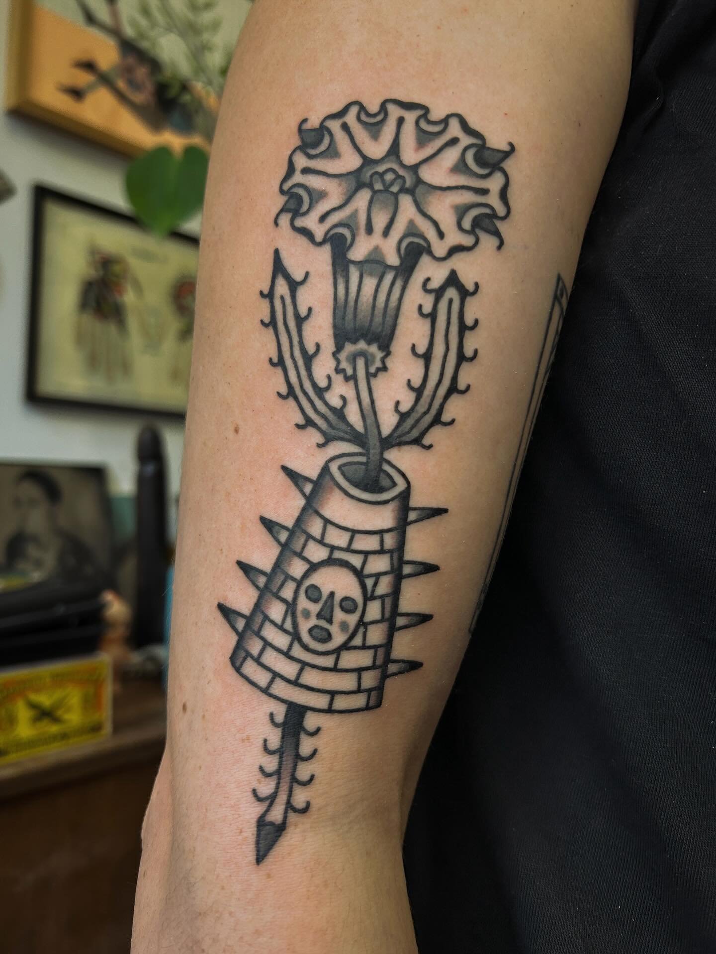 Some of the stuff from the Brussels trip, looking forward for next time thanks guys. Done at @purple_sun_brussels 

Booking April/May in Berlin and thinking where to go next, let me know in the DM 📩

#berlintattoo #brusselstattoo #alekleaf